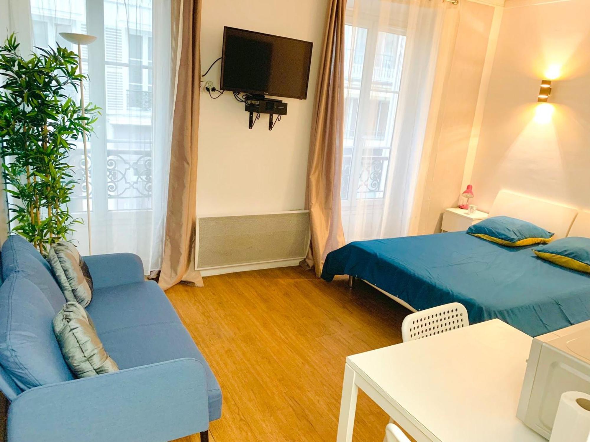 Eiffel Tower Champs De Mars Apartment Paris Exterior photo