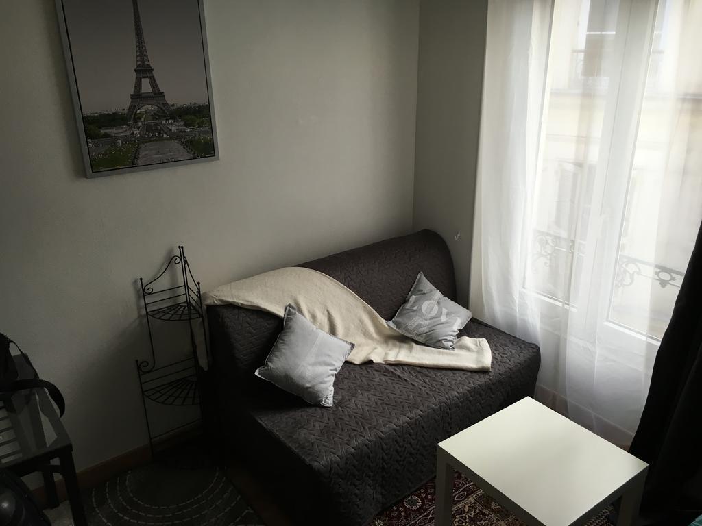 Eiffel Tower Champs De Mars Apartment Paris Exterior photo